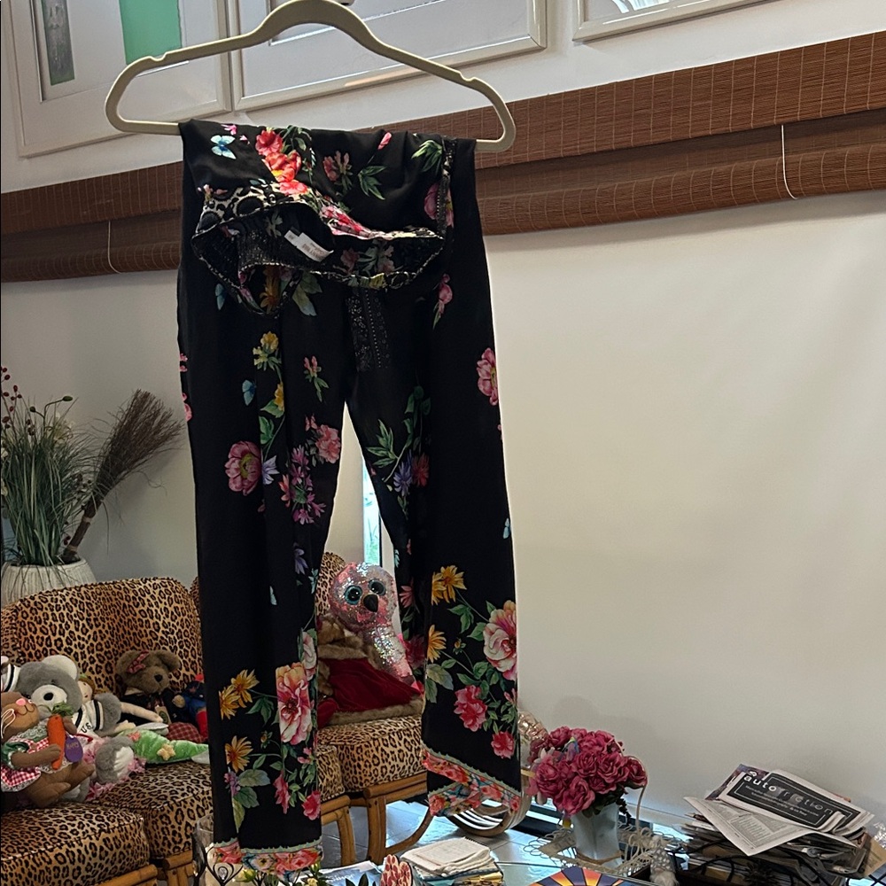Gorgeous and flowing Johnny Was Black Floral lounging Pants. XS. - Picture 11 of 16